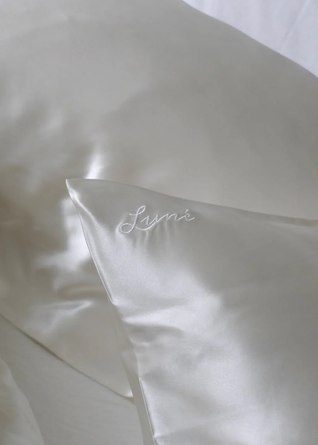 SILK ZIPPERED PILLOWCASE - Image 2