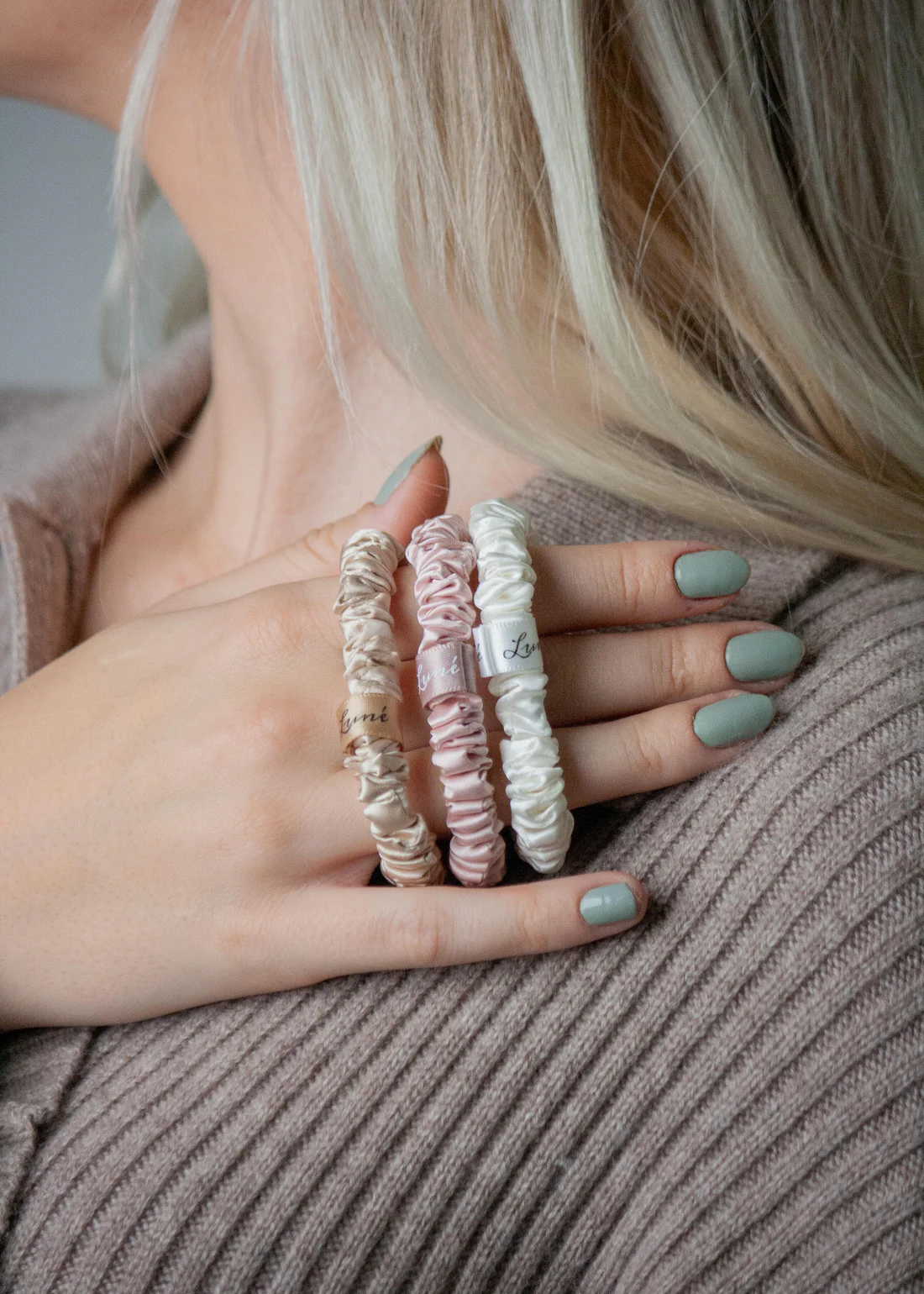 SILK SCRUNCHIE SET X 2 - Image 2