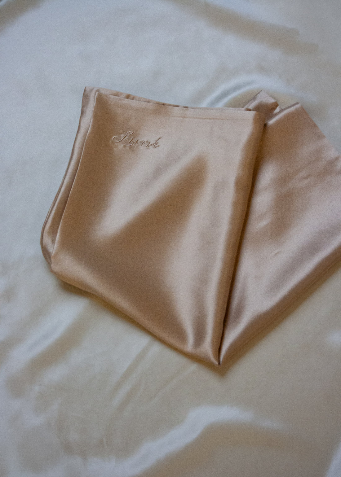 SILK ZIPPERED PILLOWCASE - Image 10